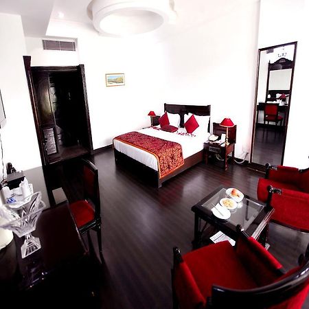 Kc Cross Road Hotel Panchkula Bagian luar foto