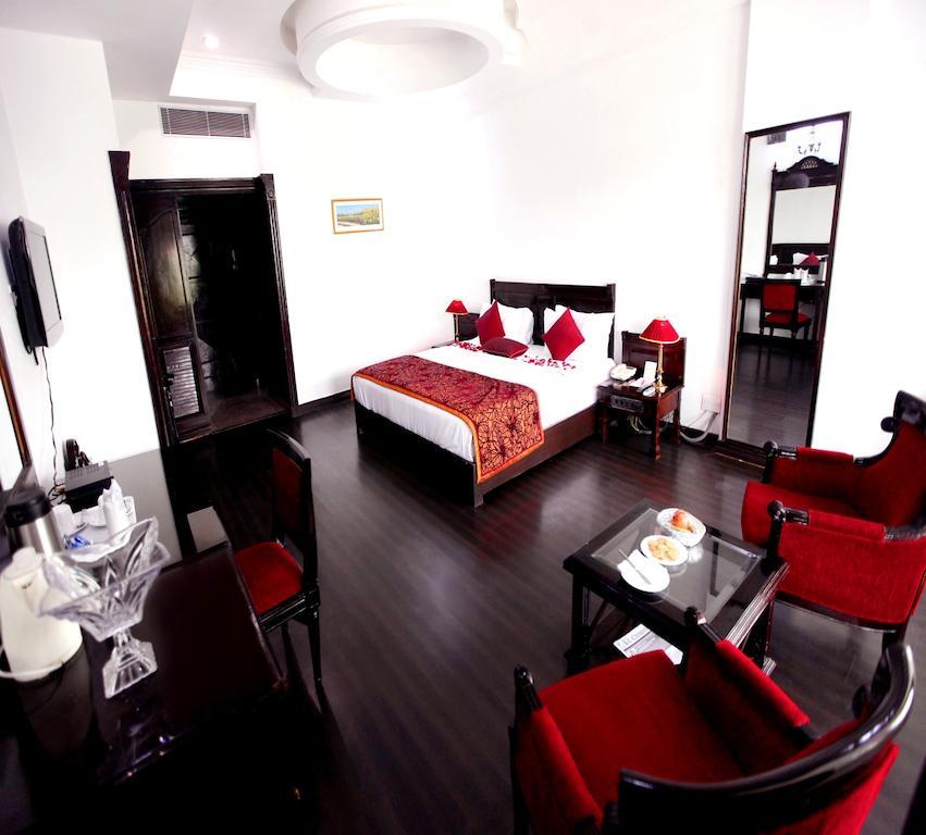 Kc Cross Road Hotel Panchkula Bagian luar foto
