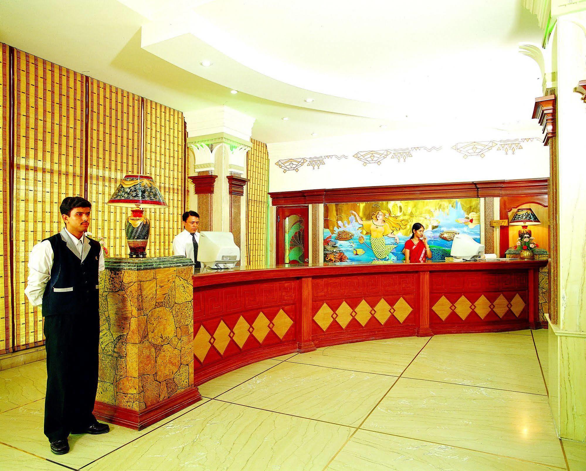 Kc Cross Road Hotel Panchkula Bagian luar foto