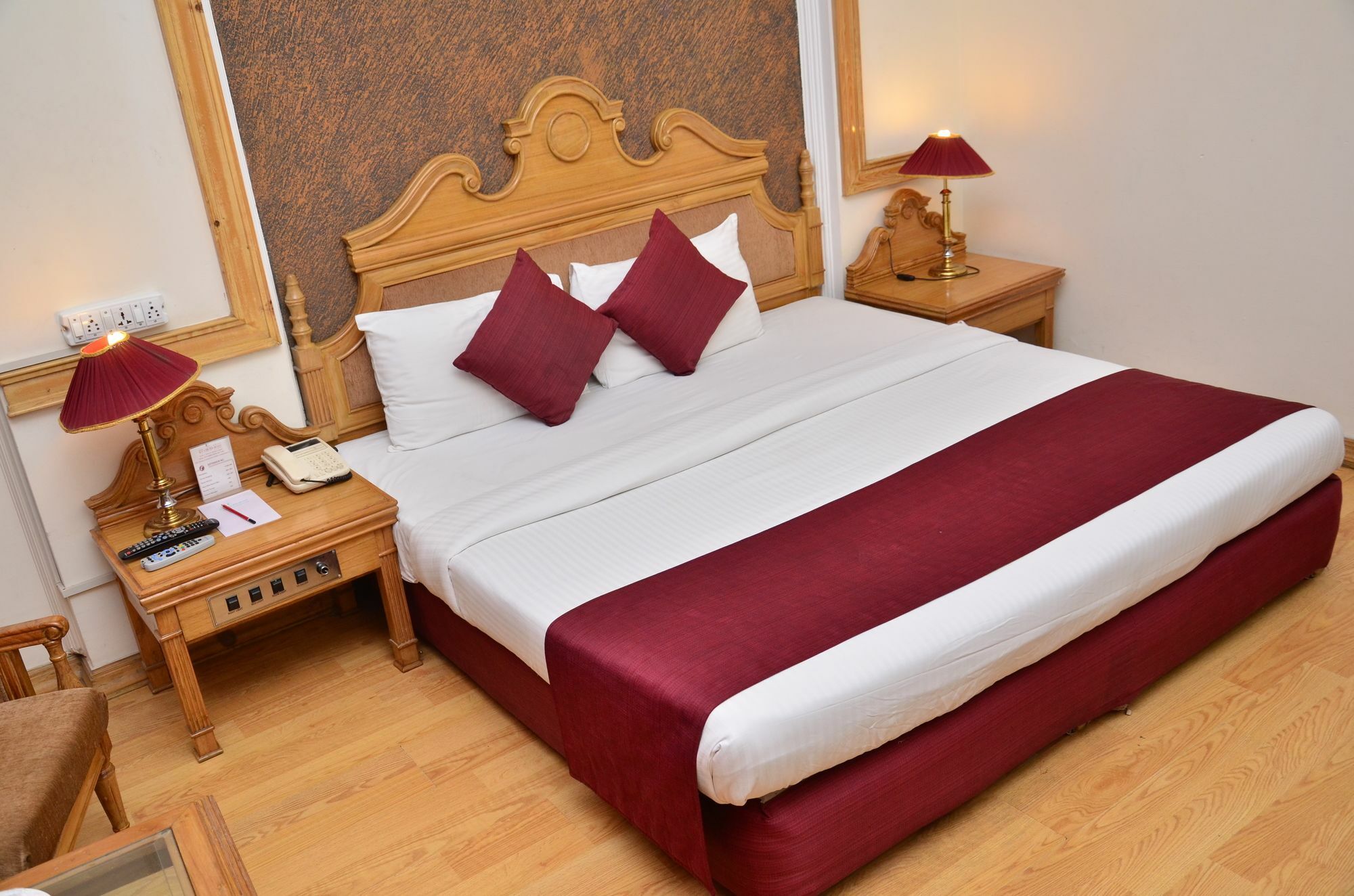 Kc Cross Road Hotel Panchkula Bagian luar foto